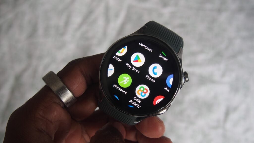 App icons on OnePlus Watch 2OnePlus Watch displaying app menu on screen.OnePlus Watch 2 on wrist showing app icons on display.
