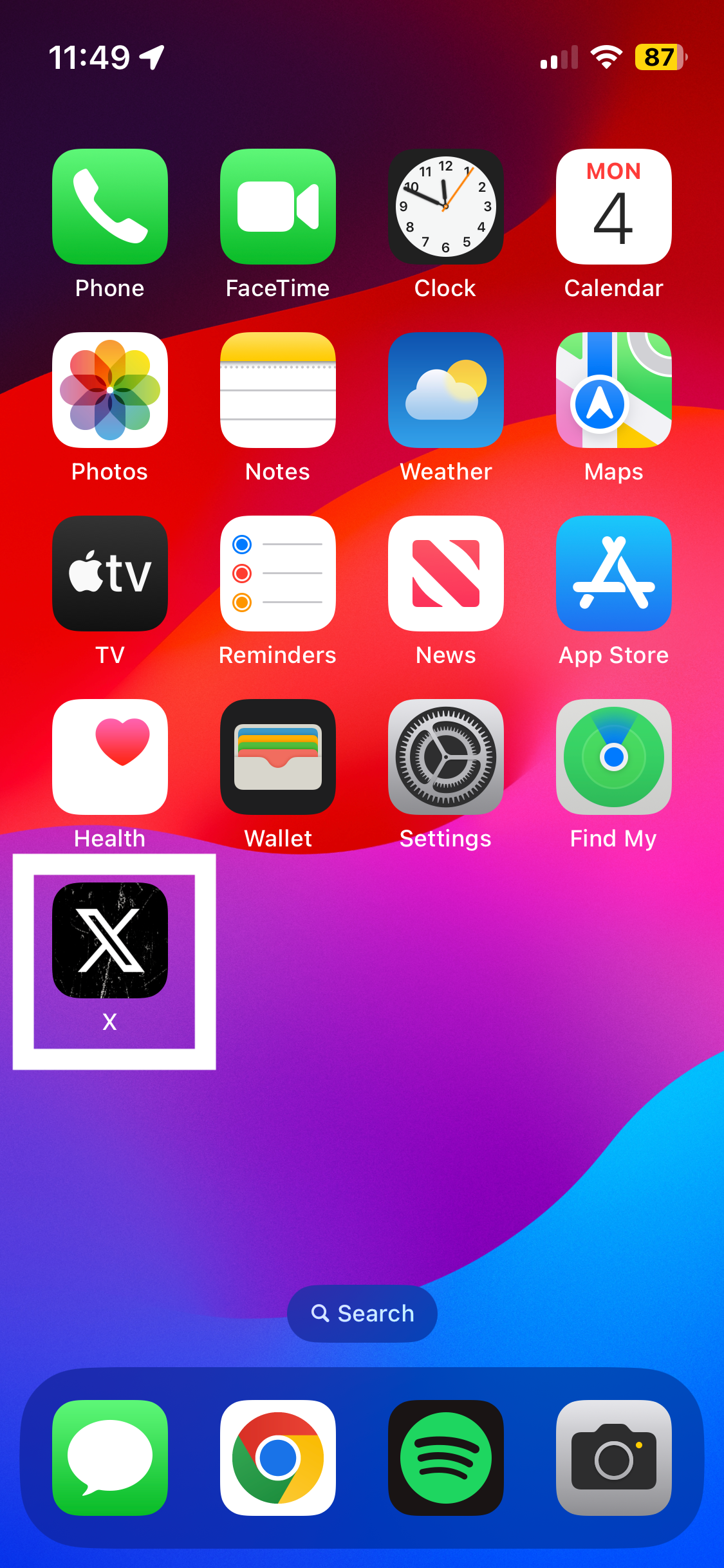 Ekran główny iPhone'a z podświetloną aplikacją X