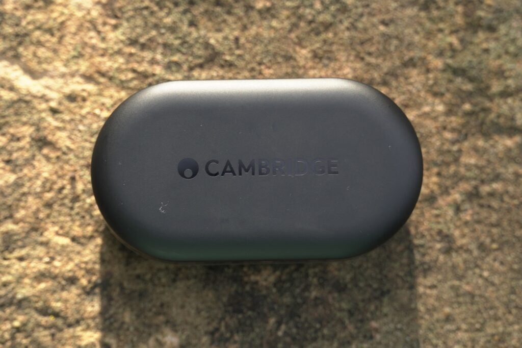 Cambridge Melomania M100 charging case