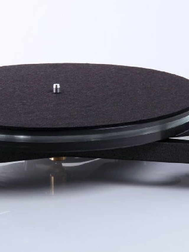 Rega Planar 8/Ania Review; A stripped down turntable that's an immensely convincing performer Web Story
