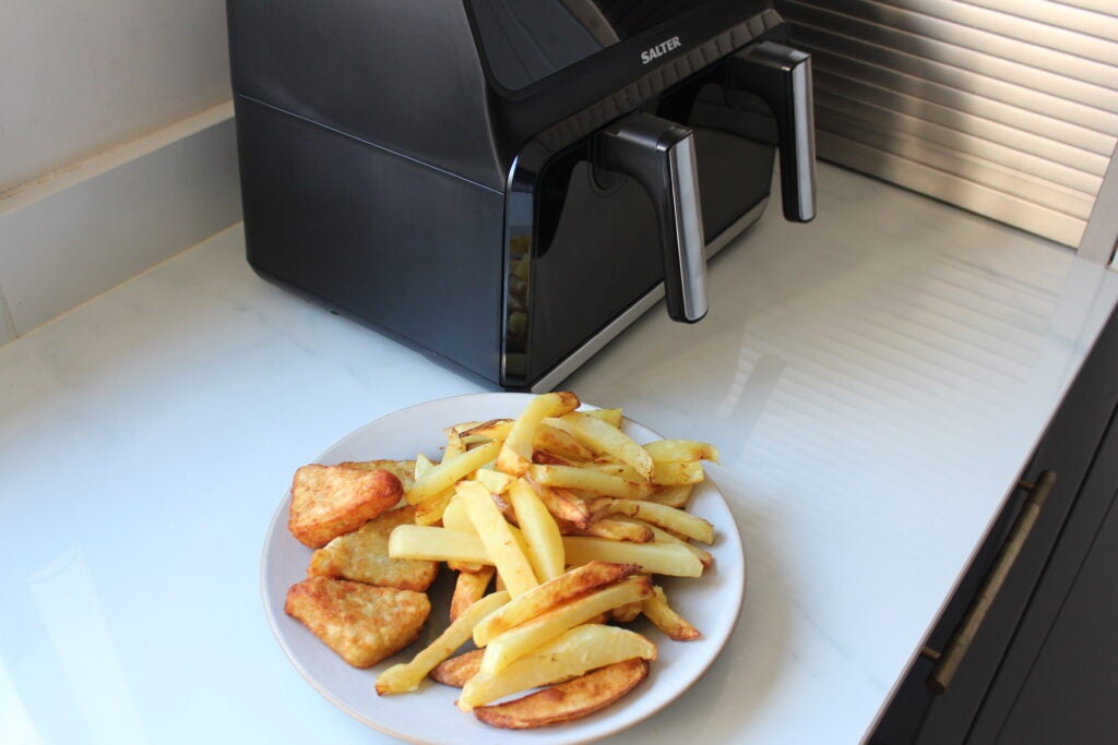 Salter Fuzion Dual Air Fryer finished chips and hash browns